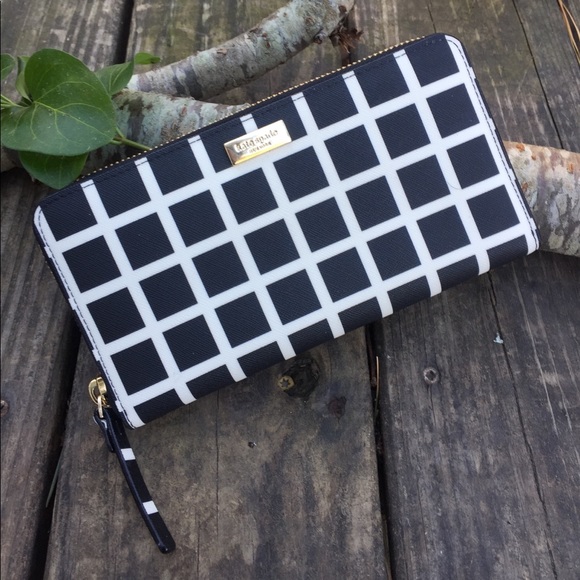 kate spade Handbags - Kate Spade ♠️ 🆕 zip-around Black and white wallet